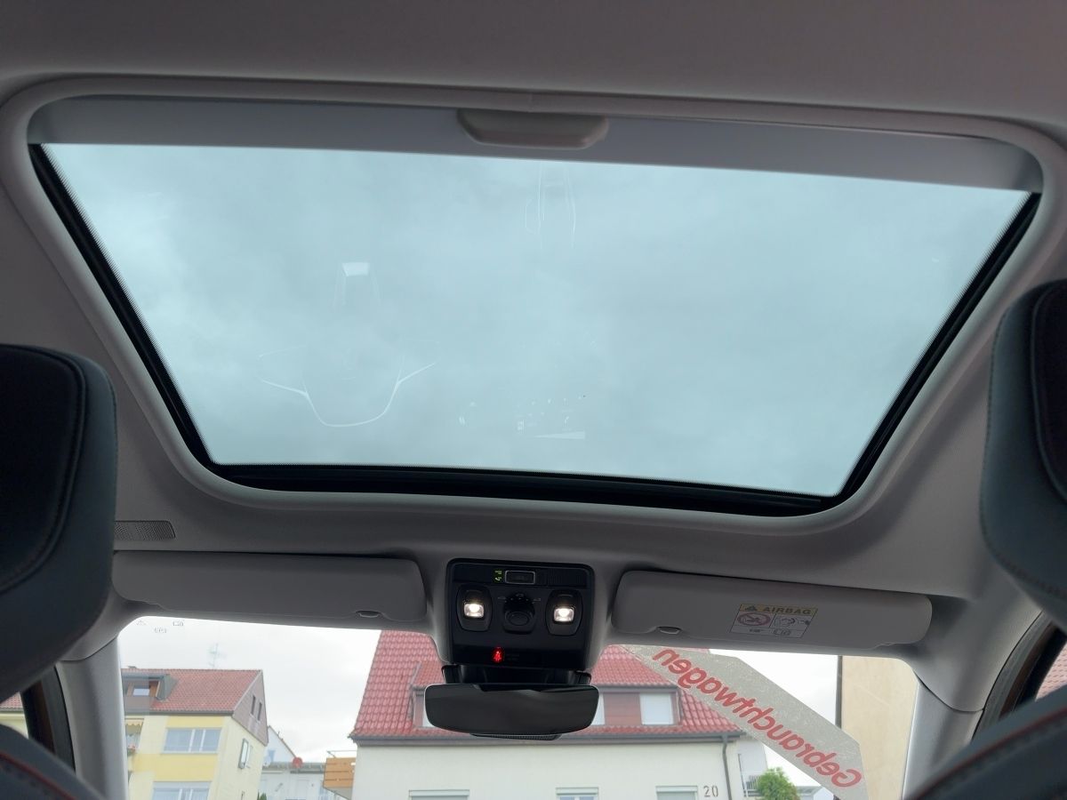 Fahrzeugabbildung Renault Captur INITIALE PARIS E-TECH Plug-in 160