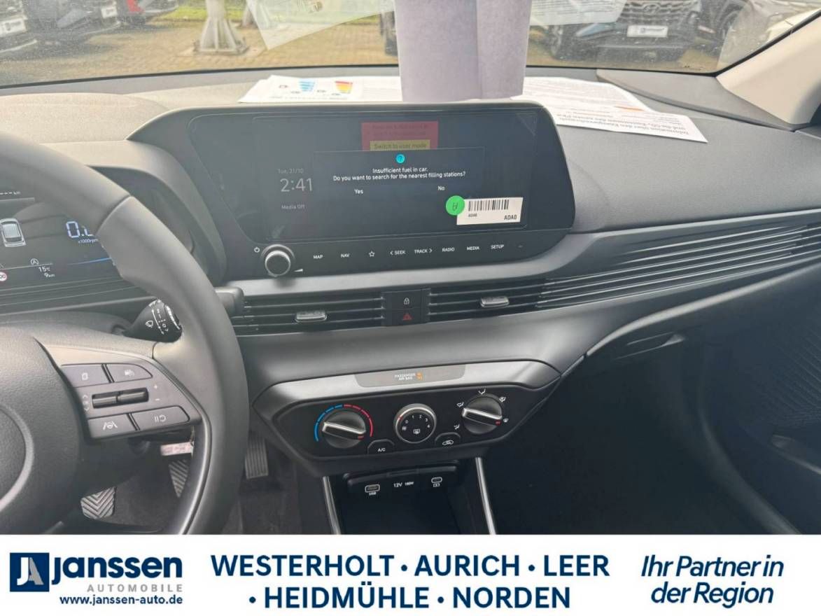 Fahrzeugabbildung Hyundai i20 Select Funktionspaket PDC Navi Rückfahrkamer