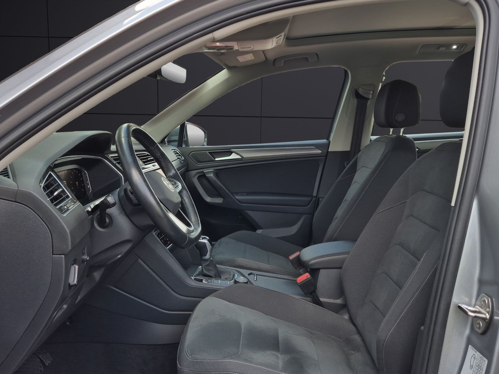 Fahrzeugabbildung Volkswagen Tiguan Allspace TSI Elegance DSG 4M Matrix Navi