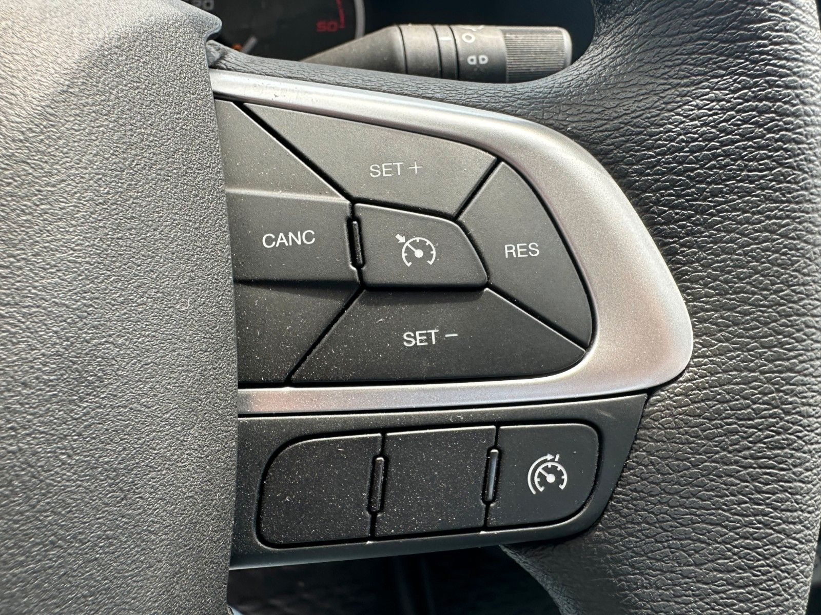 Fahrzeugabbildung Iveco Daily 70C18 H 3.0L *R3.750mm*AHK*Luft*Sperre*