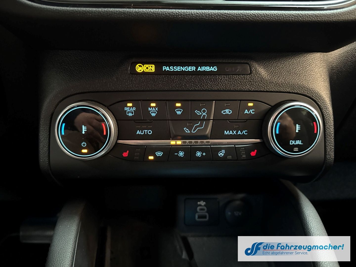 Fahrzeugabbildung Ford Kuga ST-Line HUD Navi Digitales Cockpit LED Blen