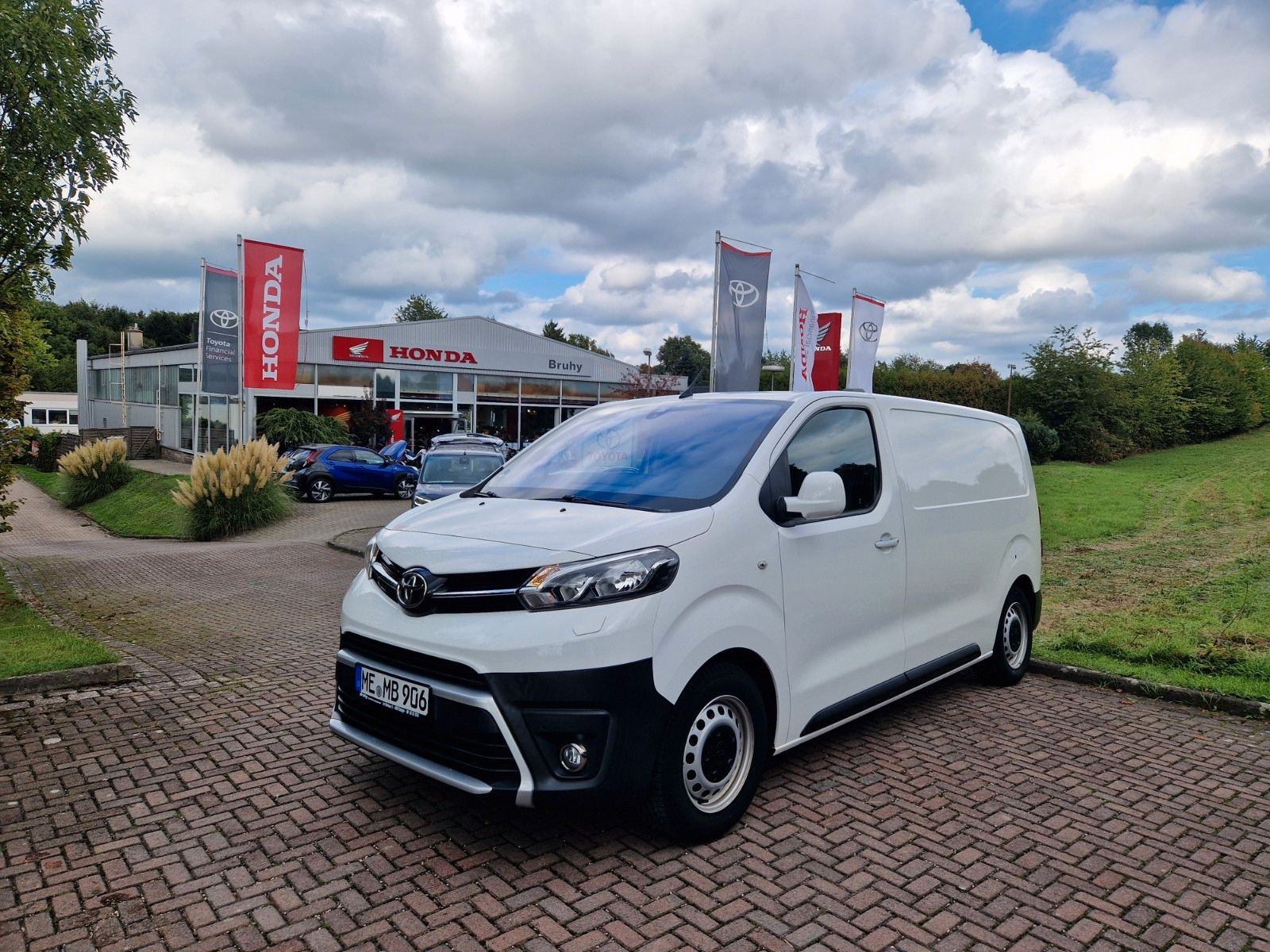 Toyota Proace (Verso) 2018, 1.6D dīzelis, Manuāls, Furgons, Balts — Latvijā