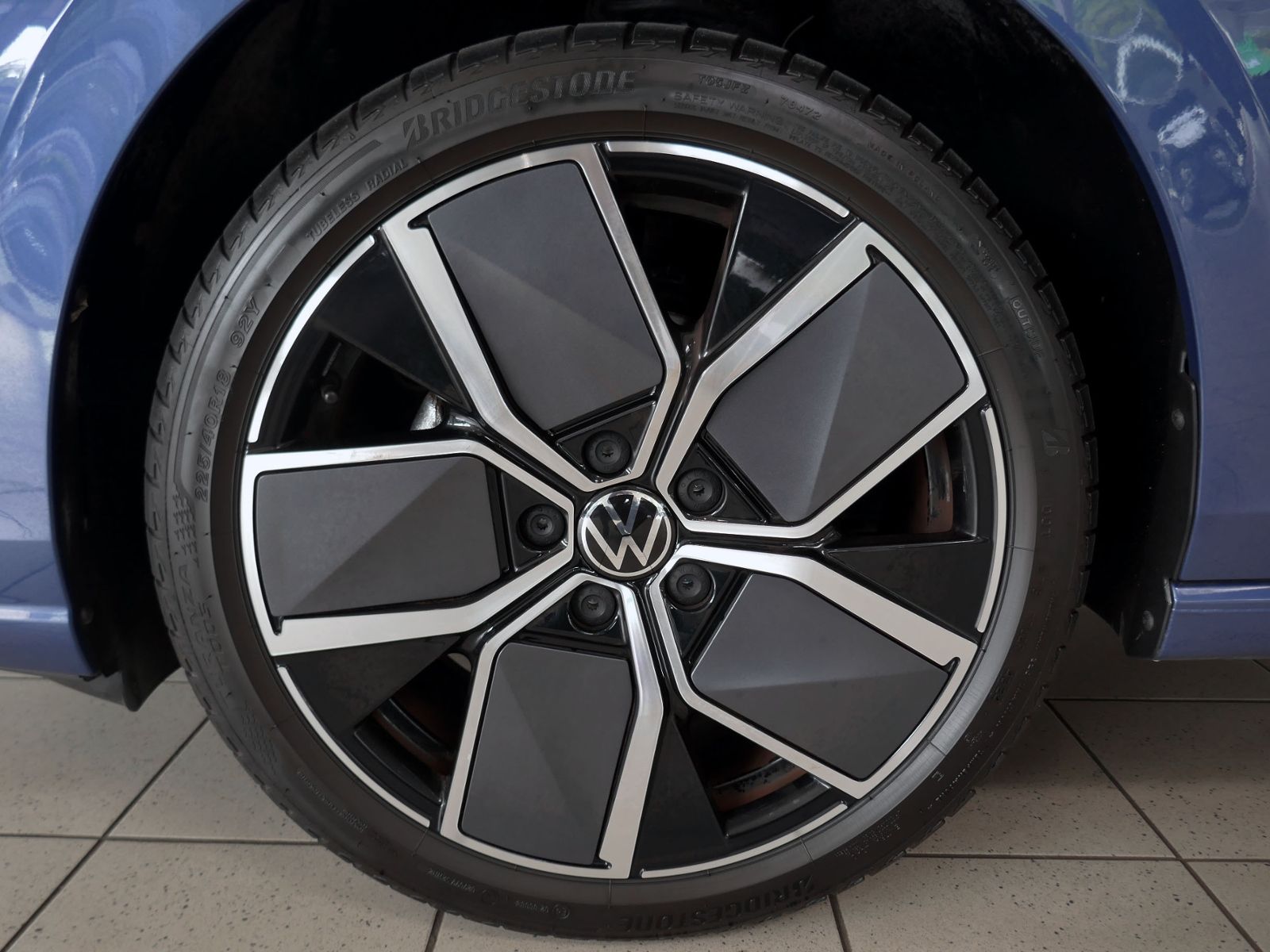 Fahrzeugabbildung Volkswagen Golf VIII Style 1.5 eTSI DSG | LED RFK ACC Navi