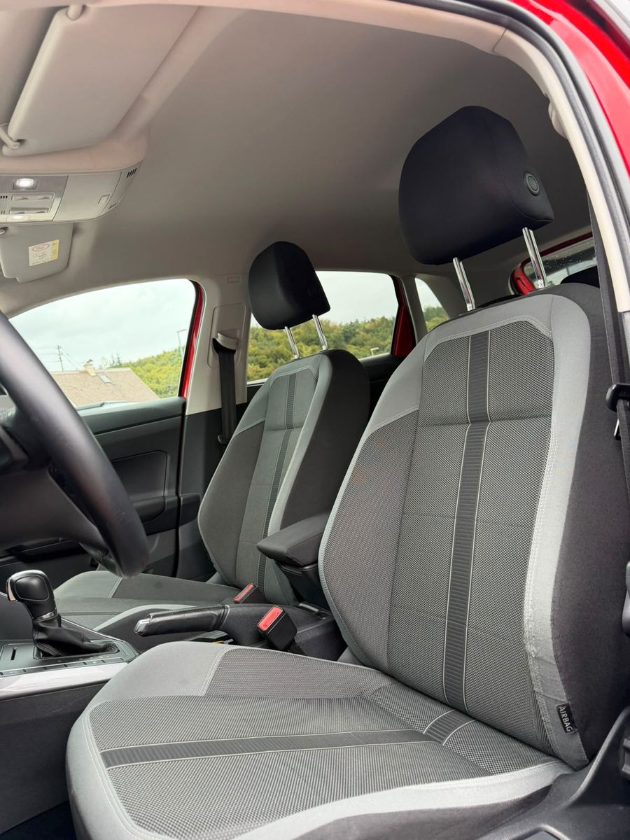 Fahrzeugabbildung Volkswagen Polo VI Highline Automatik Sitzhzg Abstand uvm.