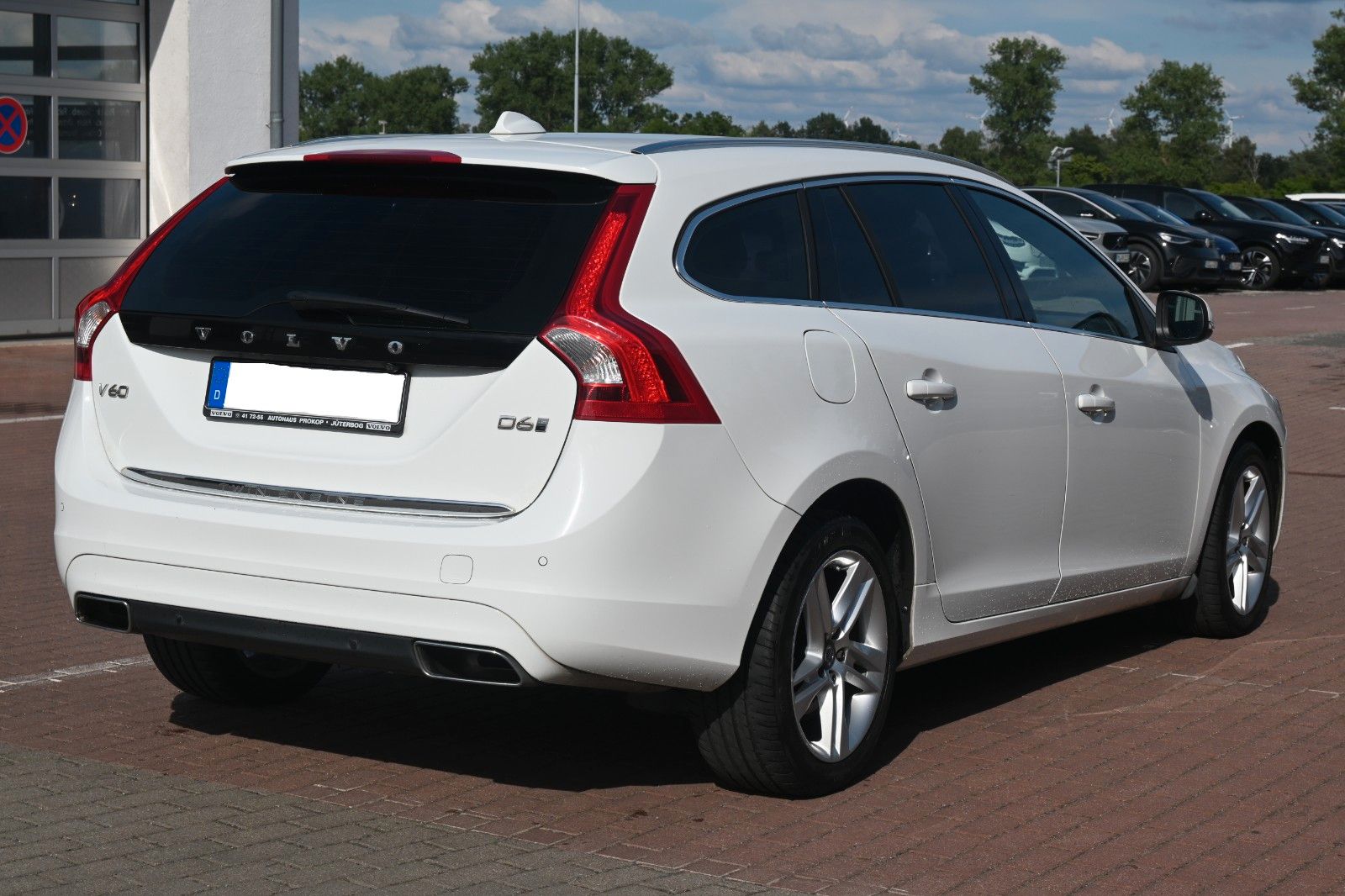 Fahrzeugabbildung Volvo **Mietkauf**V60D6*Sum*SD*NAVI*STHZ*E-KZ*Diesel