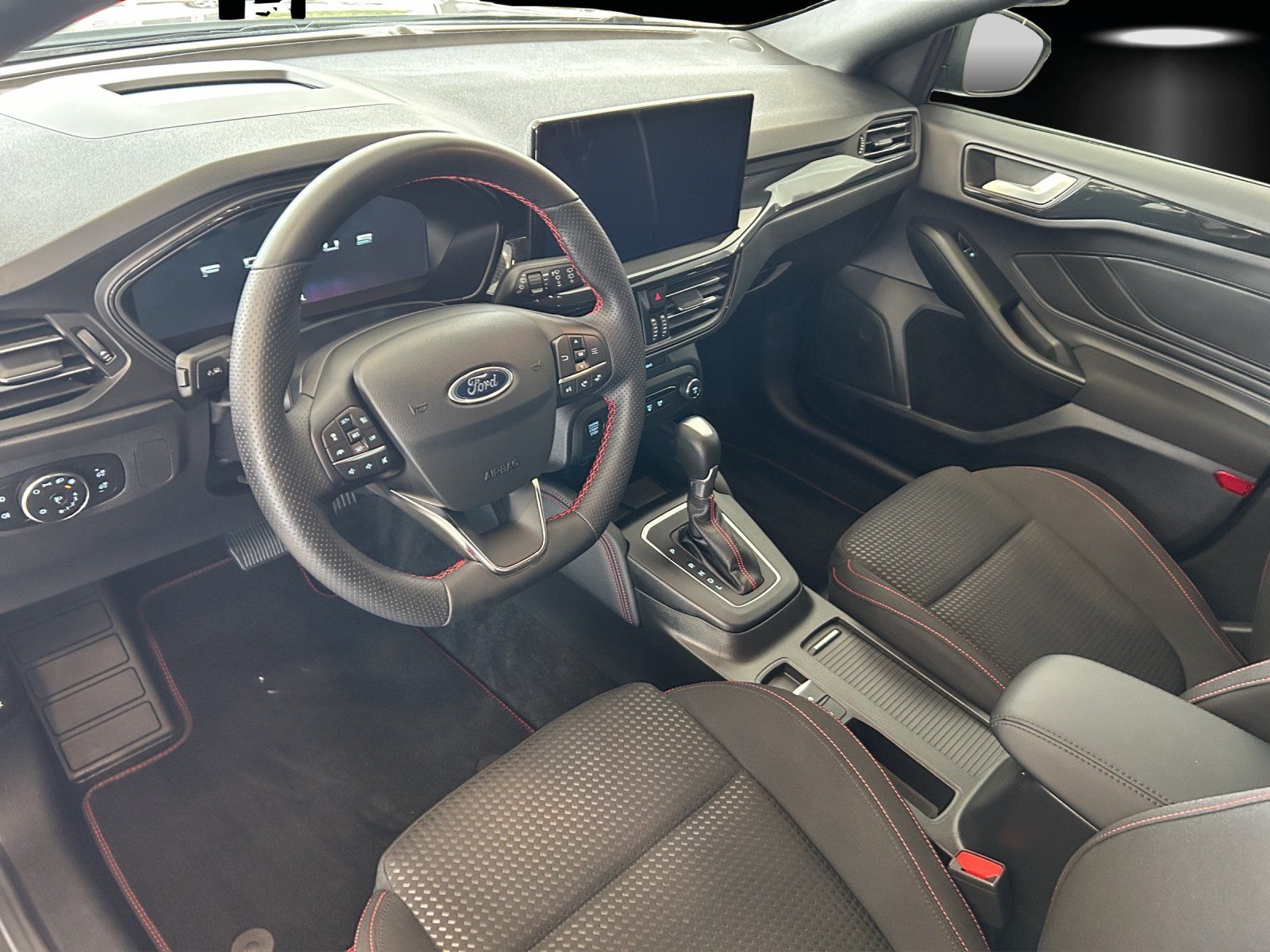 Fahrzeugabbildung Ford Focus 1.0 ST-Line X Aut./LED/ACC/KAMERA/AHK/NAVI