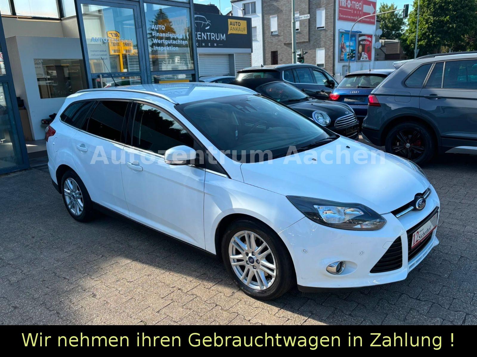 Ford Focus 2014 — вигляд ззаду