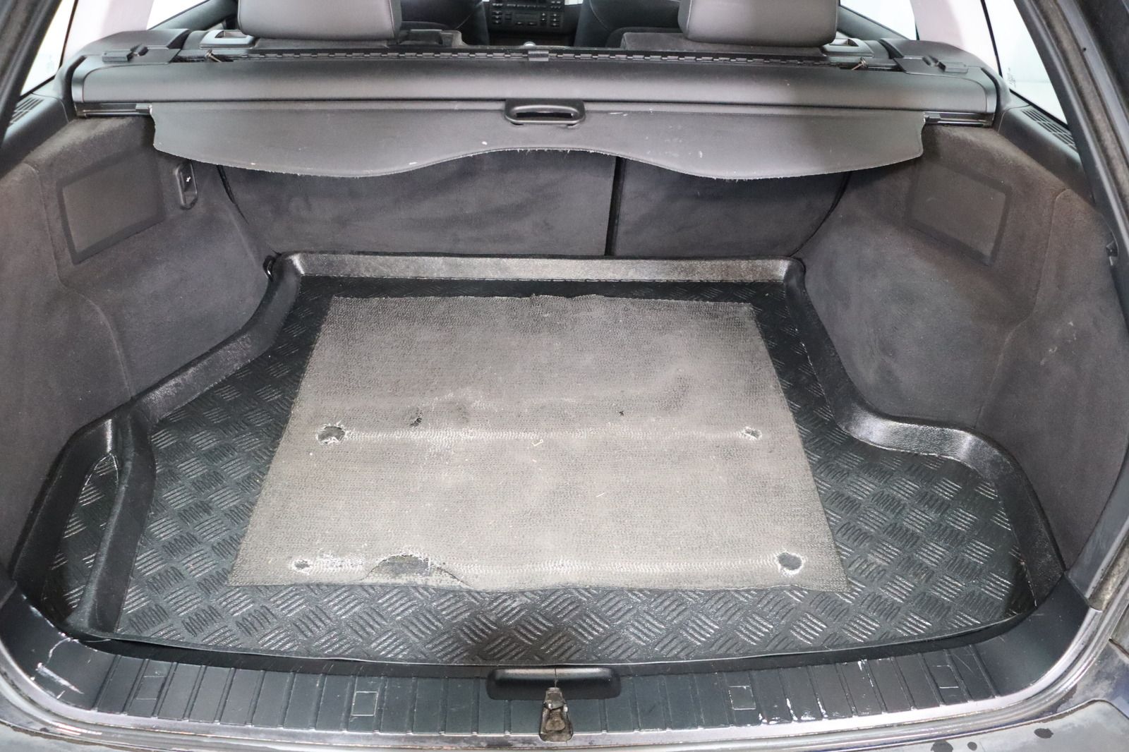 Fahrzeugabbildung BMW 320 i * Xenon * Leder * Sitzhzg. PDC