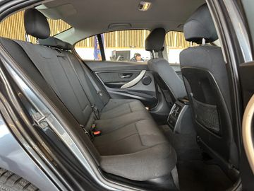 BMW 318 d Limousine *2. Hand*Bi-Xenon*Navi*Klima*SHZ