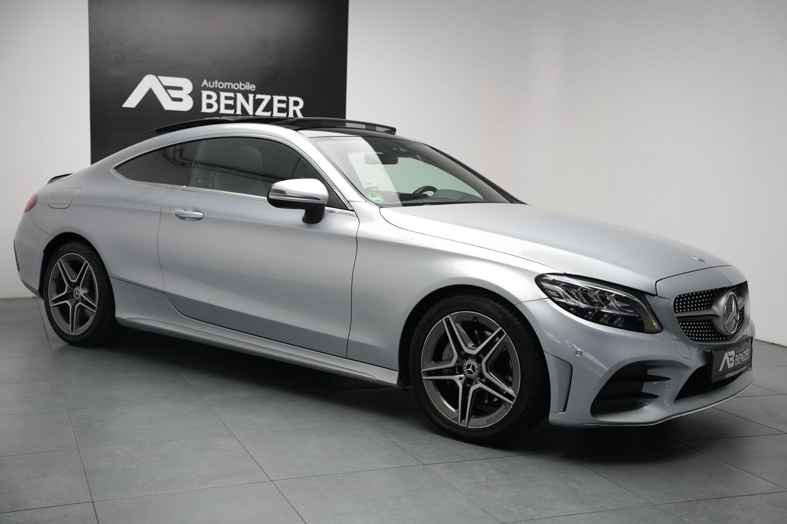 Fahrzeugabbildung Mercedes-Benz C 220d *AMG*Panorama*Ambiente*MBUX*SHZ*