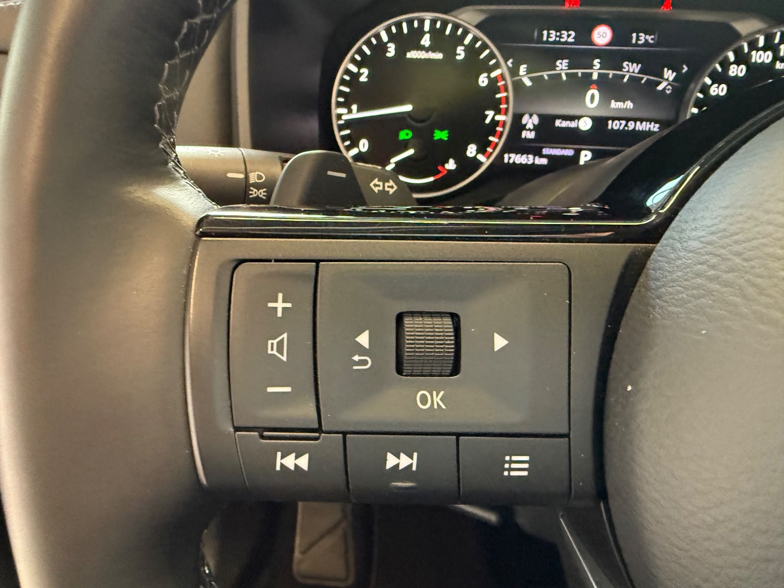 Fahrzeugabbildung Nissan Qashqai Acenta 360° Kamera Navi, Winterpaket.