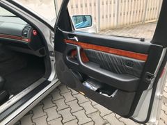 Fahrzeugabbildung Mercedes-Benz S 320 W140