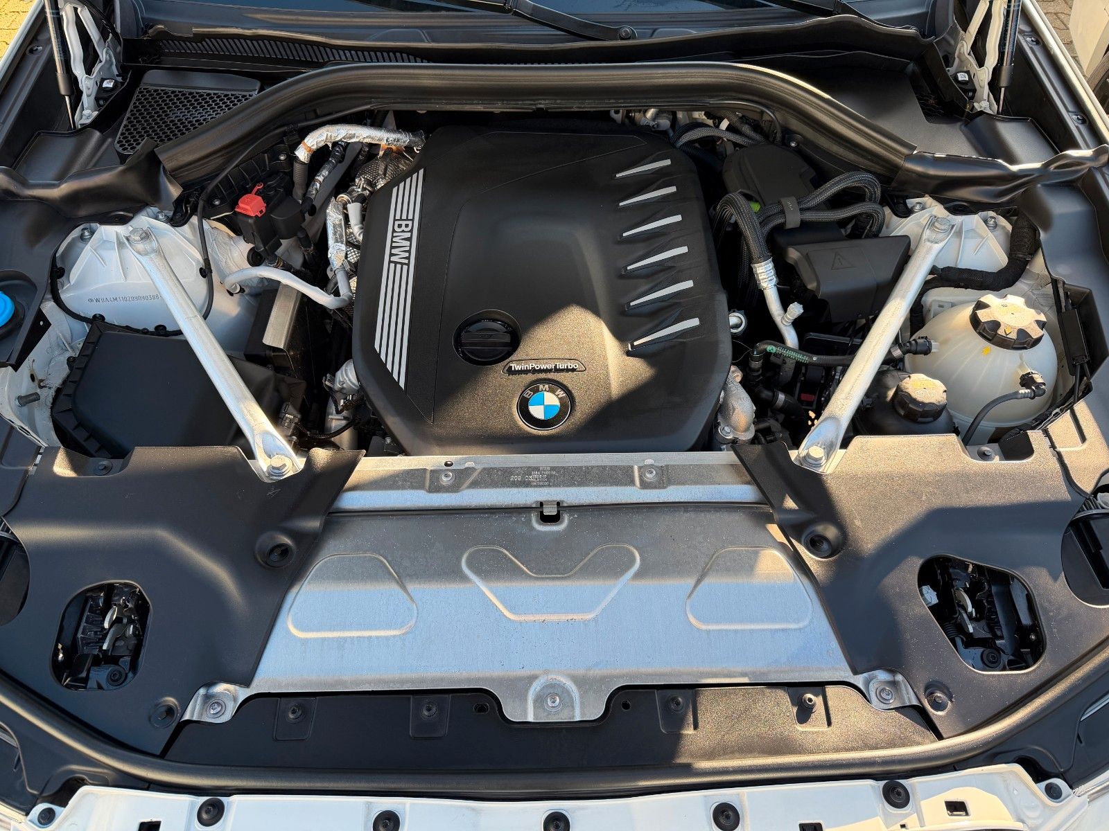 Fahrzeugabbildung BMW X4 xDrive 30 d M SPORT AHK NAVI LEDER 20 ZL. HUD