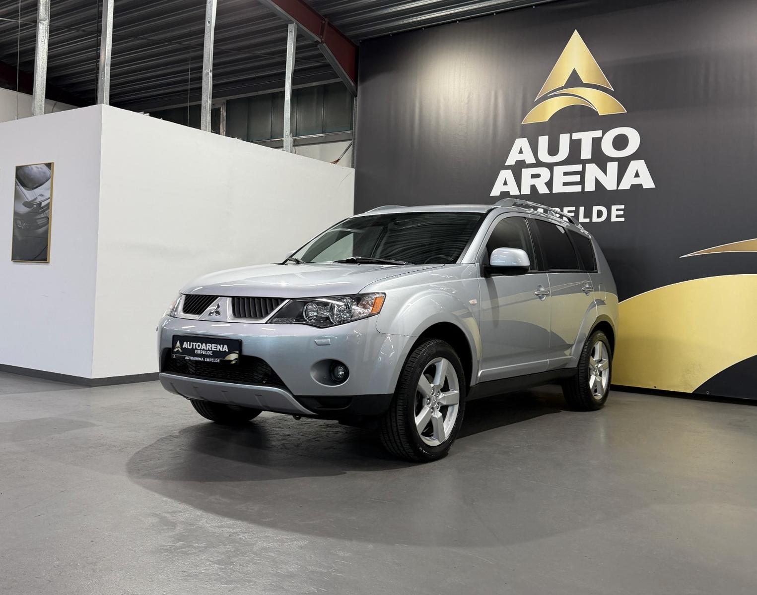 Mitsubishi Outlander 2.0 DI-D 7-Sitzer 4WD Intens *Temp*Xen