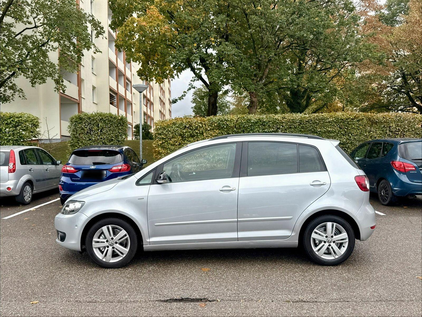 Volkswagen Golf 2012 — interior