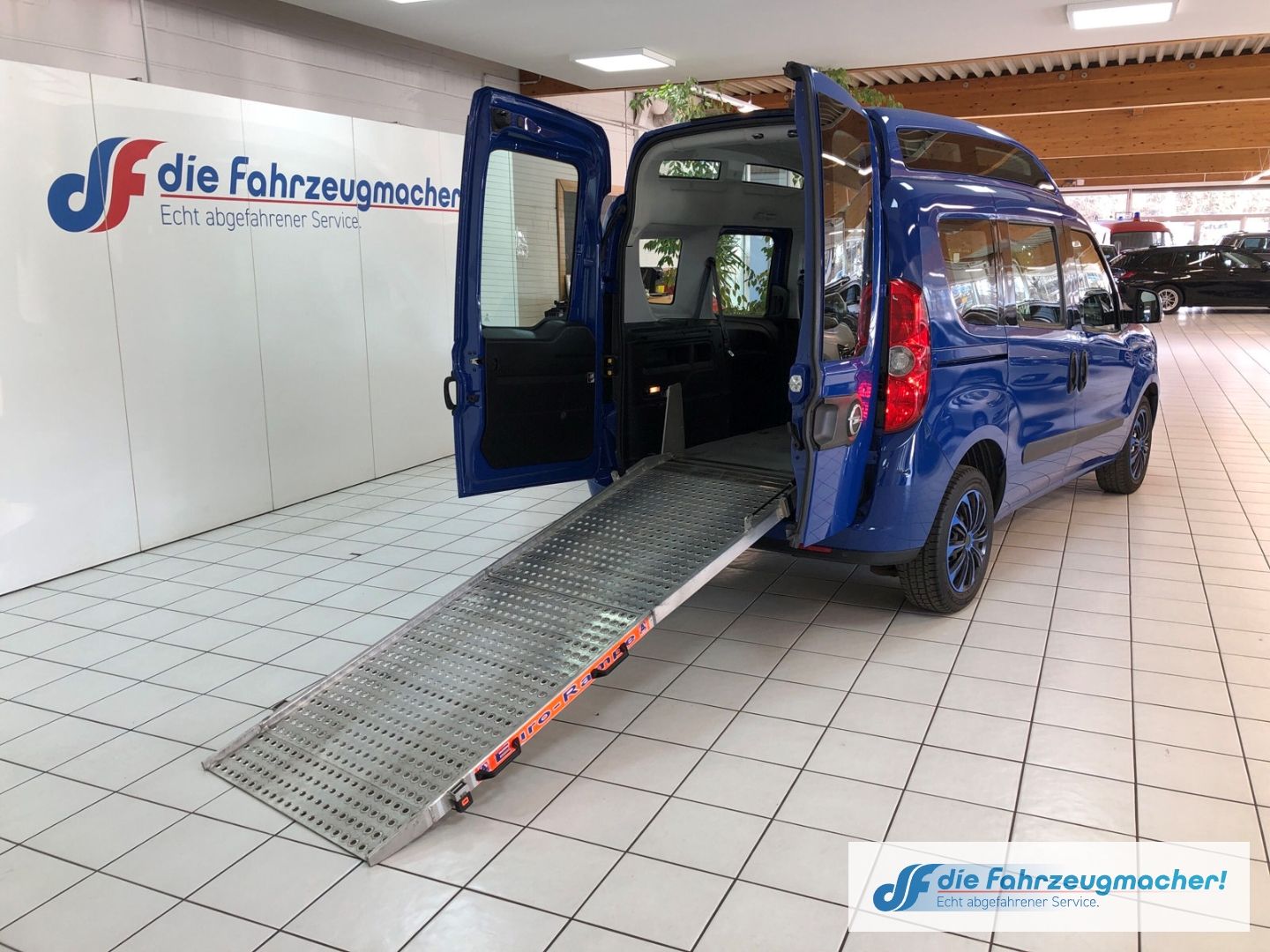 Fahrzeugabbildung Opel Combo D Colorado L1H2 1.4 SHZ  *BEHINDERTENGEREC