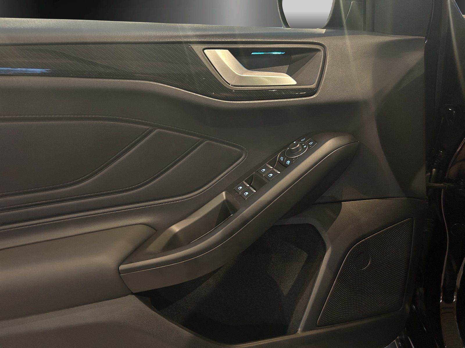 Fahrzeugabbildung Ford Focus ST X 280PS B&O Winter Pa. Pano Dach Winter