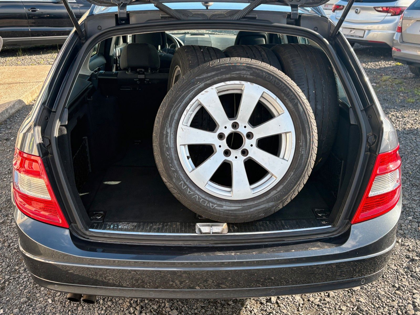 Fahrzeugabbildung Mercedes-Benz C 180 T CGI BE Aut Navi SHZ Classic PDC Tempomat