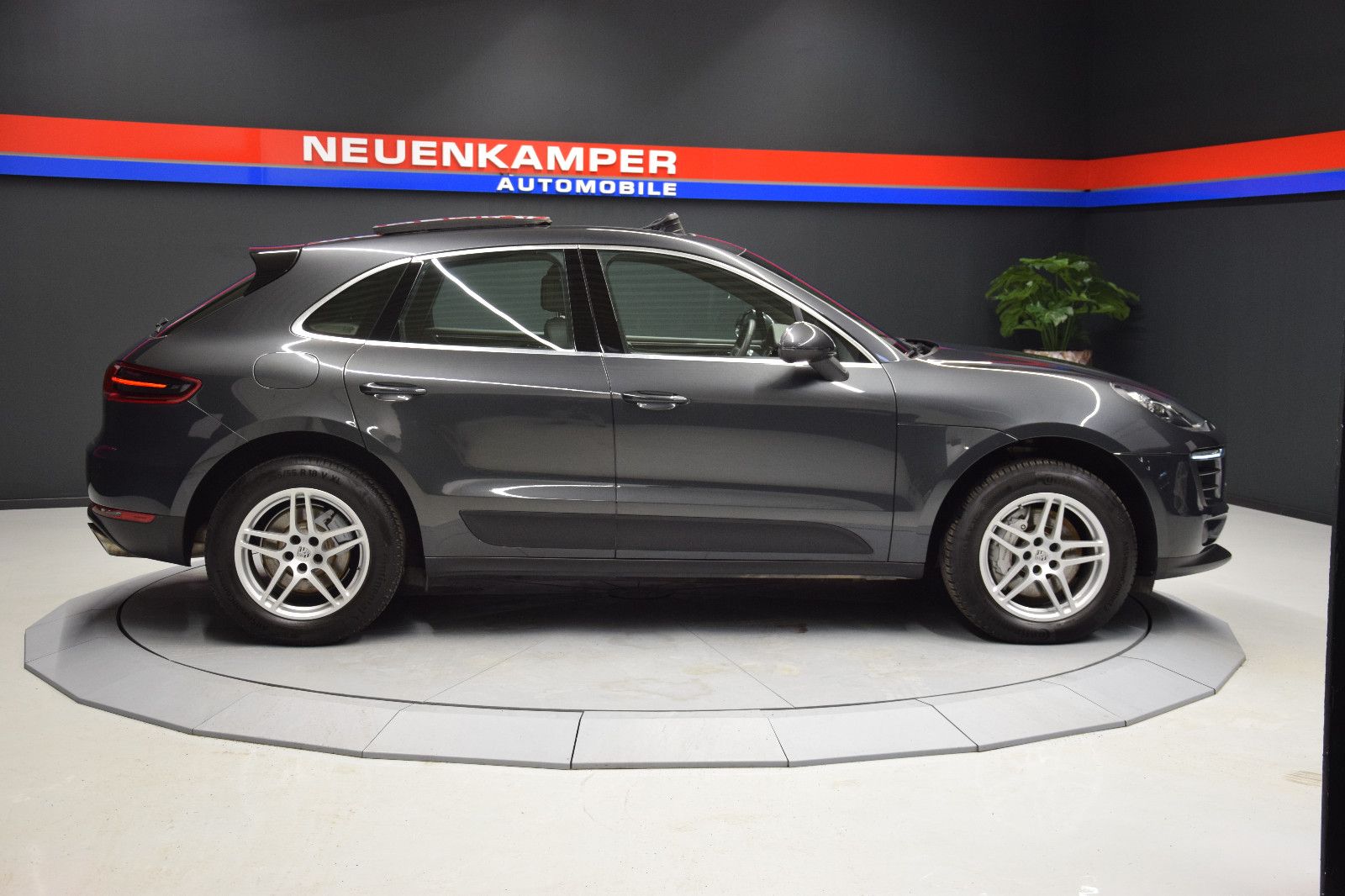 Fahrzeugabbildung Porsche Macan S Diesel 14-Wege Pano Bi-Xenon PASM Leder