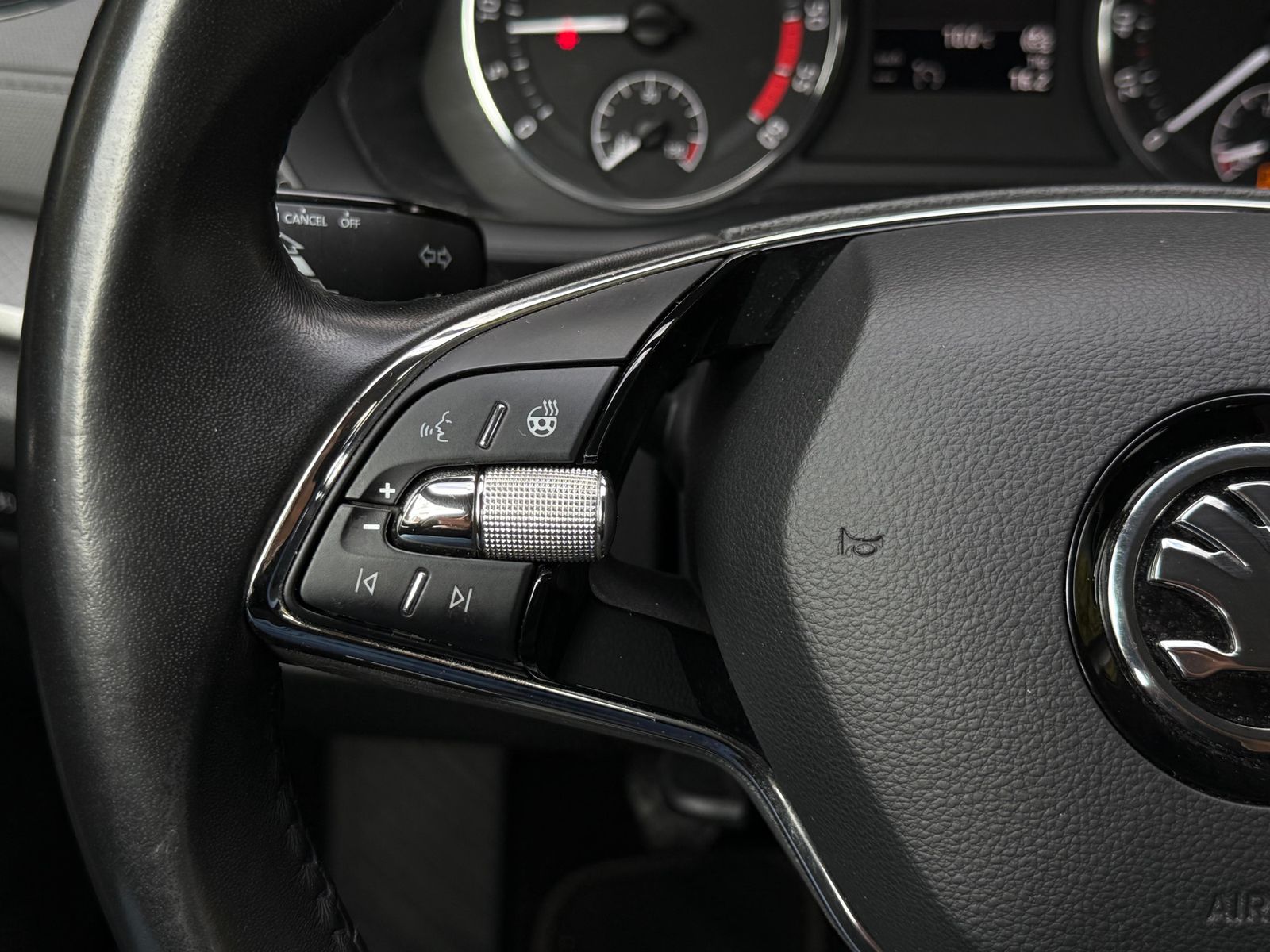 Fahrzeugabbildung SKODA Octavia 2.0 TDI Ambition LED+SHZ+AHK+CARPLAY+DAB