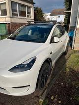 Tesla Model Y LR Bj  2023 , Top-Zustand - Tesla Model Y in Frankfurt (Main)