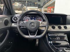 Fahrzeugabbildung Mercedes-Benz E 220d AMG-Line 4MATIC Autom. Luft AHK LED Pano