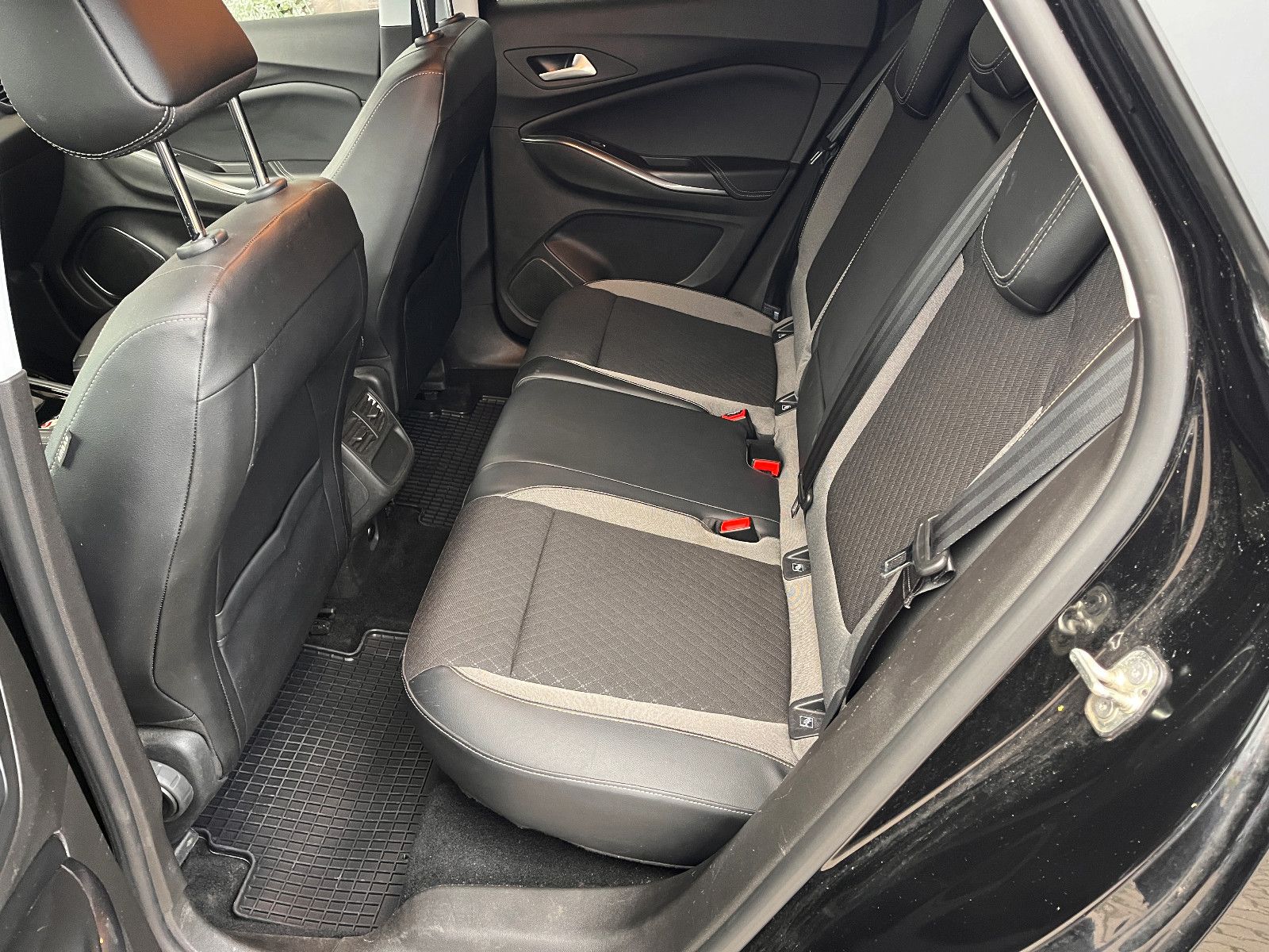 Fahrzeugabbildung Opel Grandland (X) 1.6 Turbo Automatik