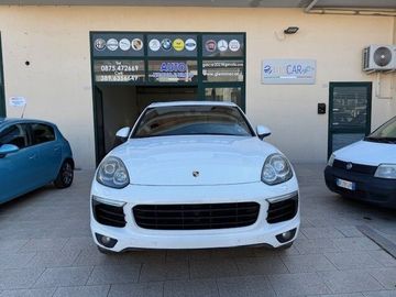 Porsche Cayenne - 1