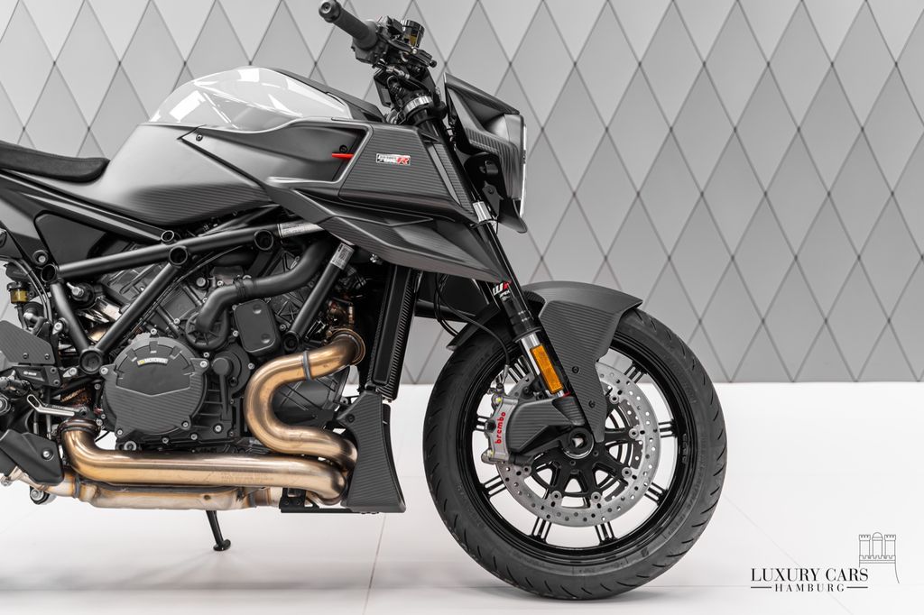 BRABUS 1300 R Edition 23 in STEALTH GRAY - Bild 8
