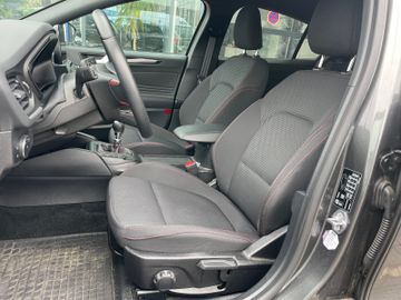 Fahrzeugabbildung Ford Focus Lim. ST-Line