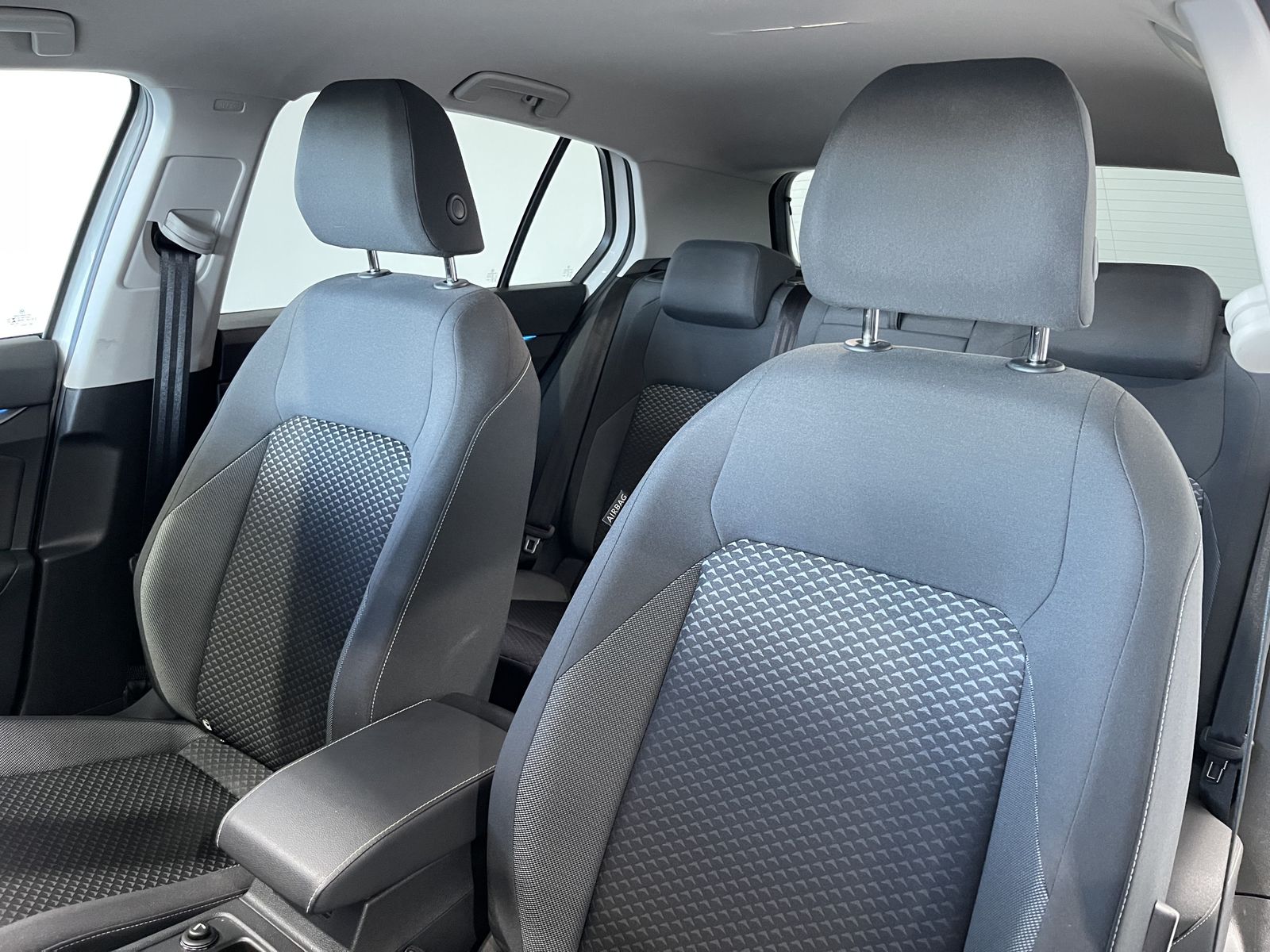 Fahrzeugabbildung Volkswagen Golf Active 2.0 TDI*VW-Anschlussgarantie*AHK*Cam