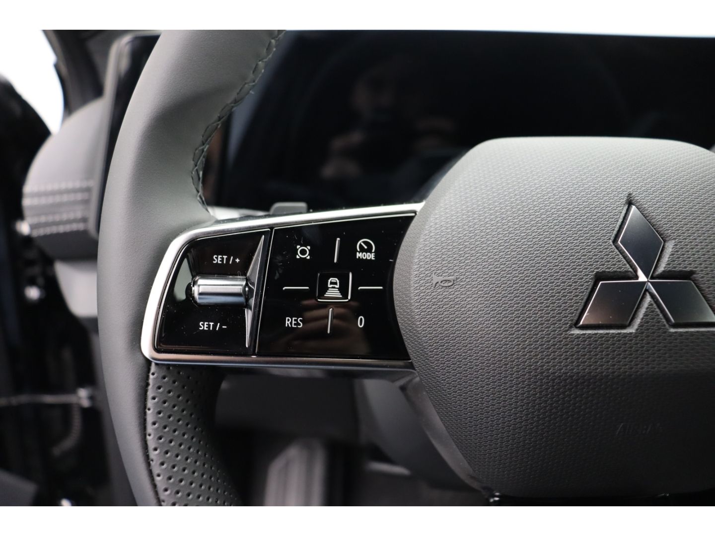 Fahrzeugabbildung Mitsubishi Eclipse Cross Diamant Top 11 KW ACC Totwinkelass