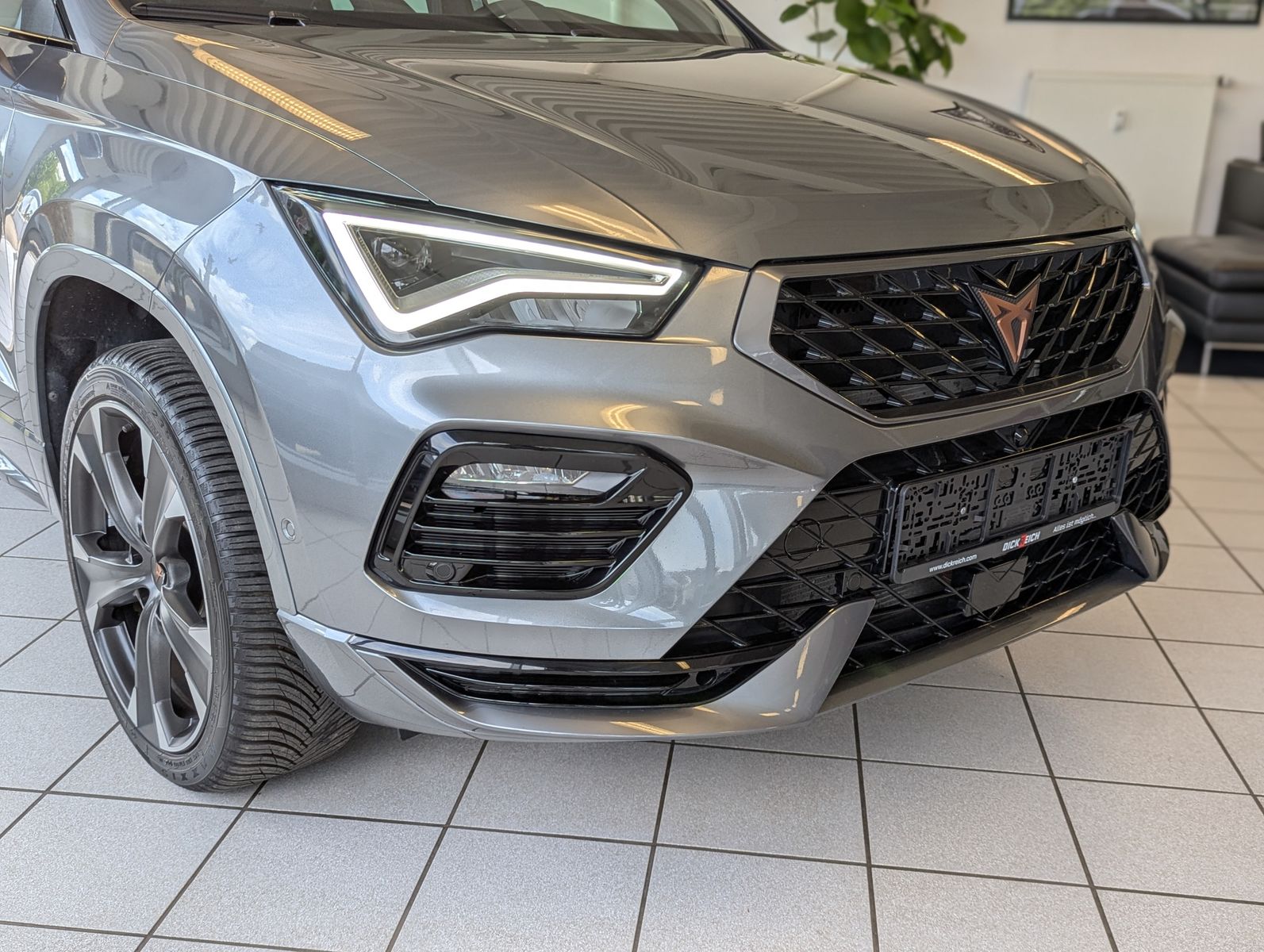 Fahrzeugabbildung CUPRA Ateca 1.5 TSI DSG Business-Plus AHK-Vorb. 19"