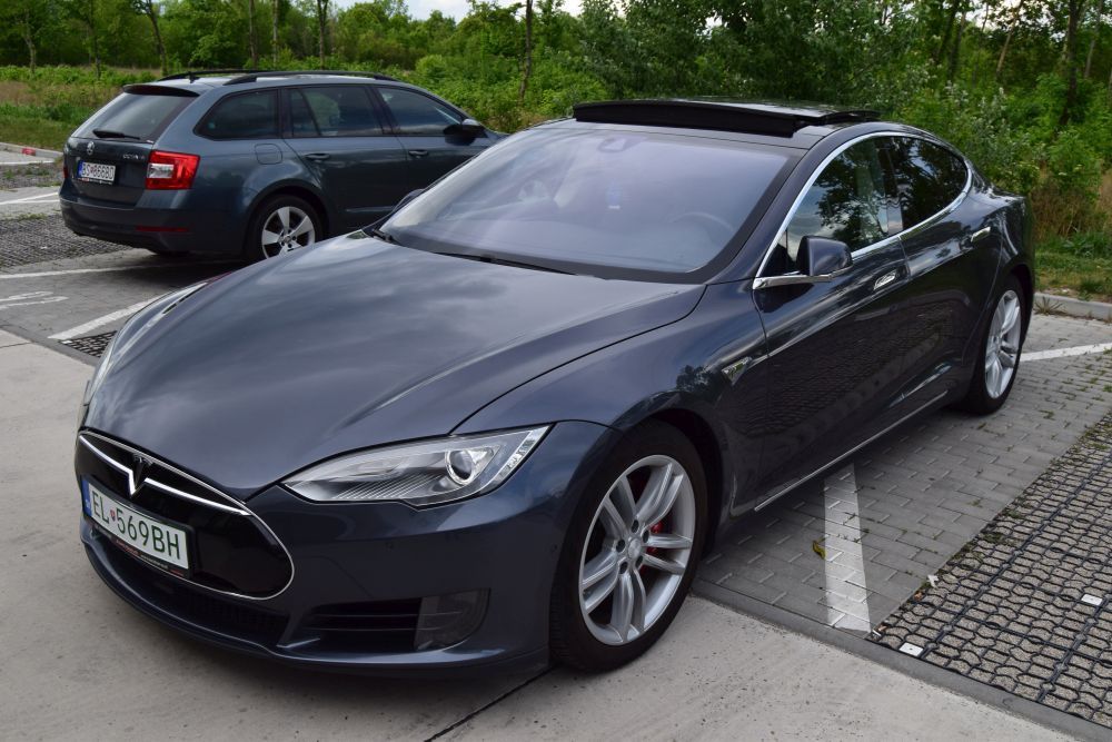 TESLA Model S