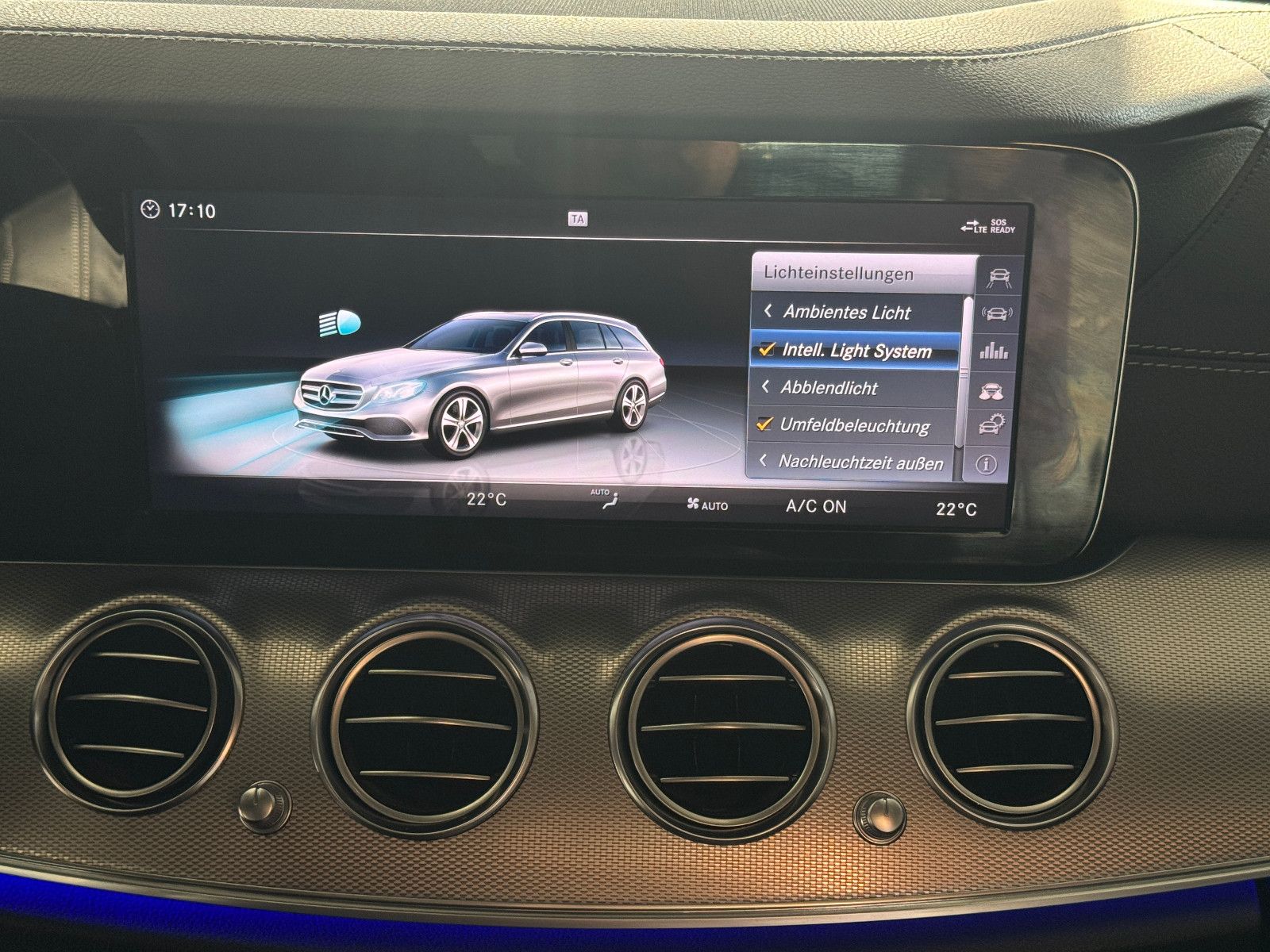 Fahrzeugabbildung Mercedes-Benz E 250 T 9GT 2X AMG LINE DISTRONIC MEMORY 20 ZOLL