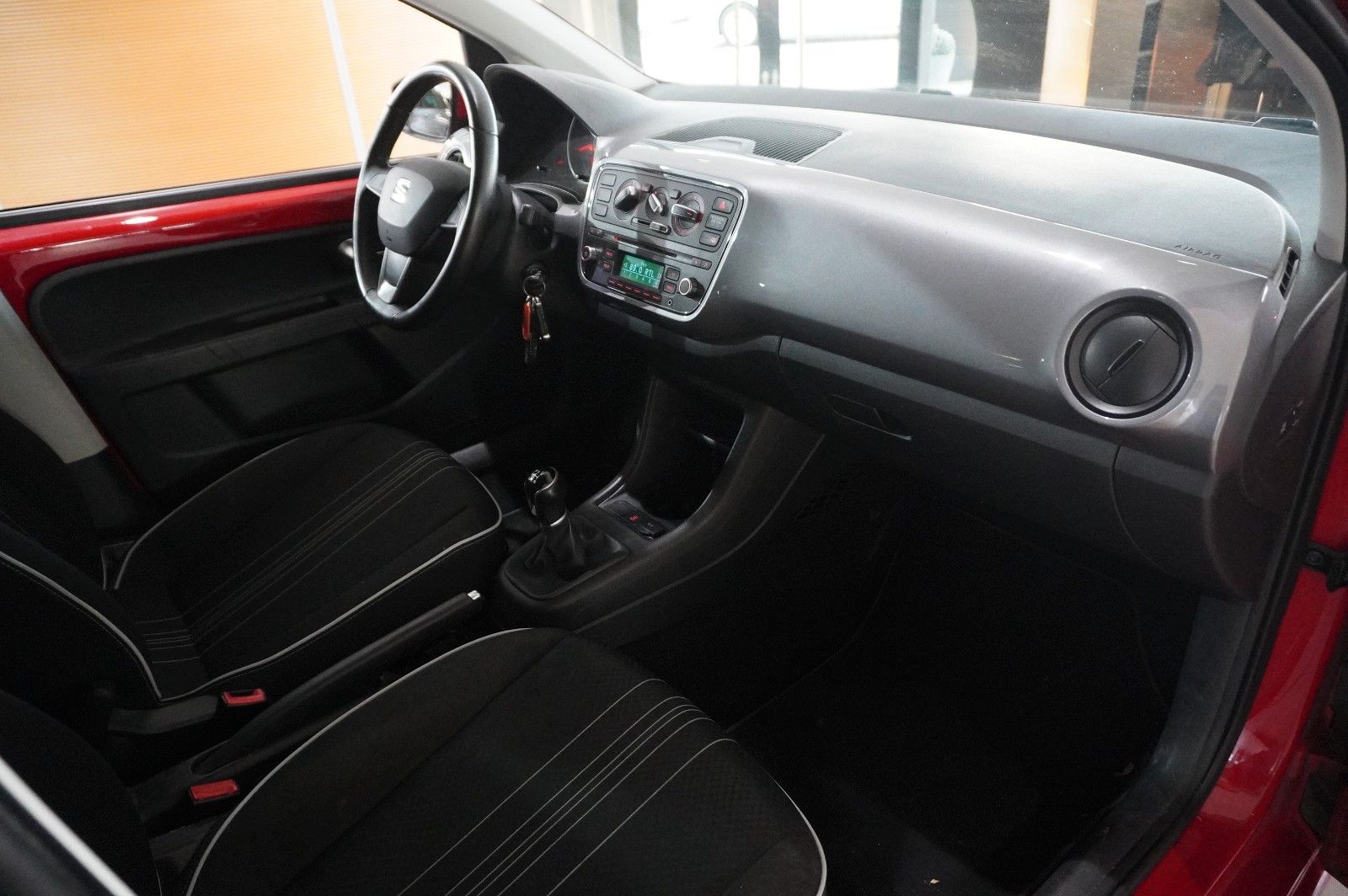 Fahrzeugabbildung SEAT Mii 1.0 SPORT 5-TÜR KLIMA/ALU/CD/AUX/NEBEL/TÜV