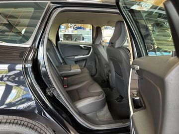Volvo XC60 Momentum AWD *Xenon*Leder*