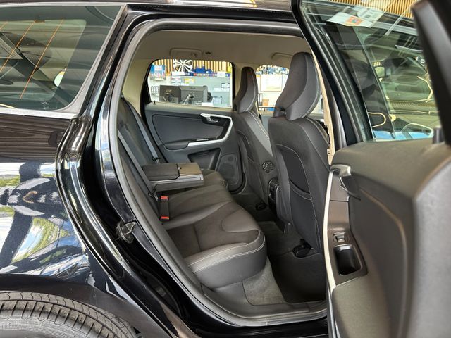 Volvo XC60 Momentum AWD *Xenon*Leder*