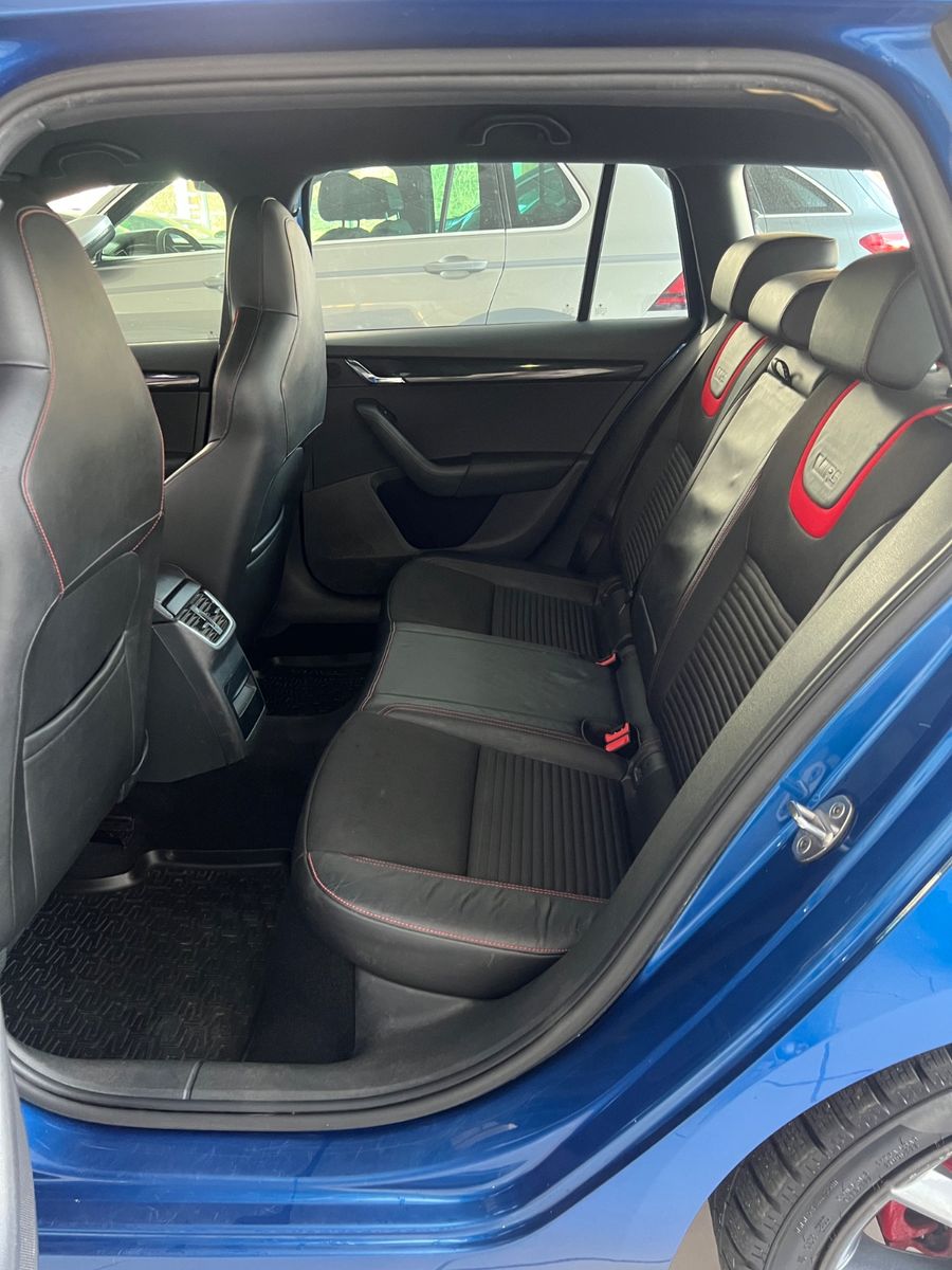 Fahrzeugabbildung SKODA Octavia Combi RS *RECARO*NAVI*