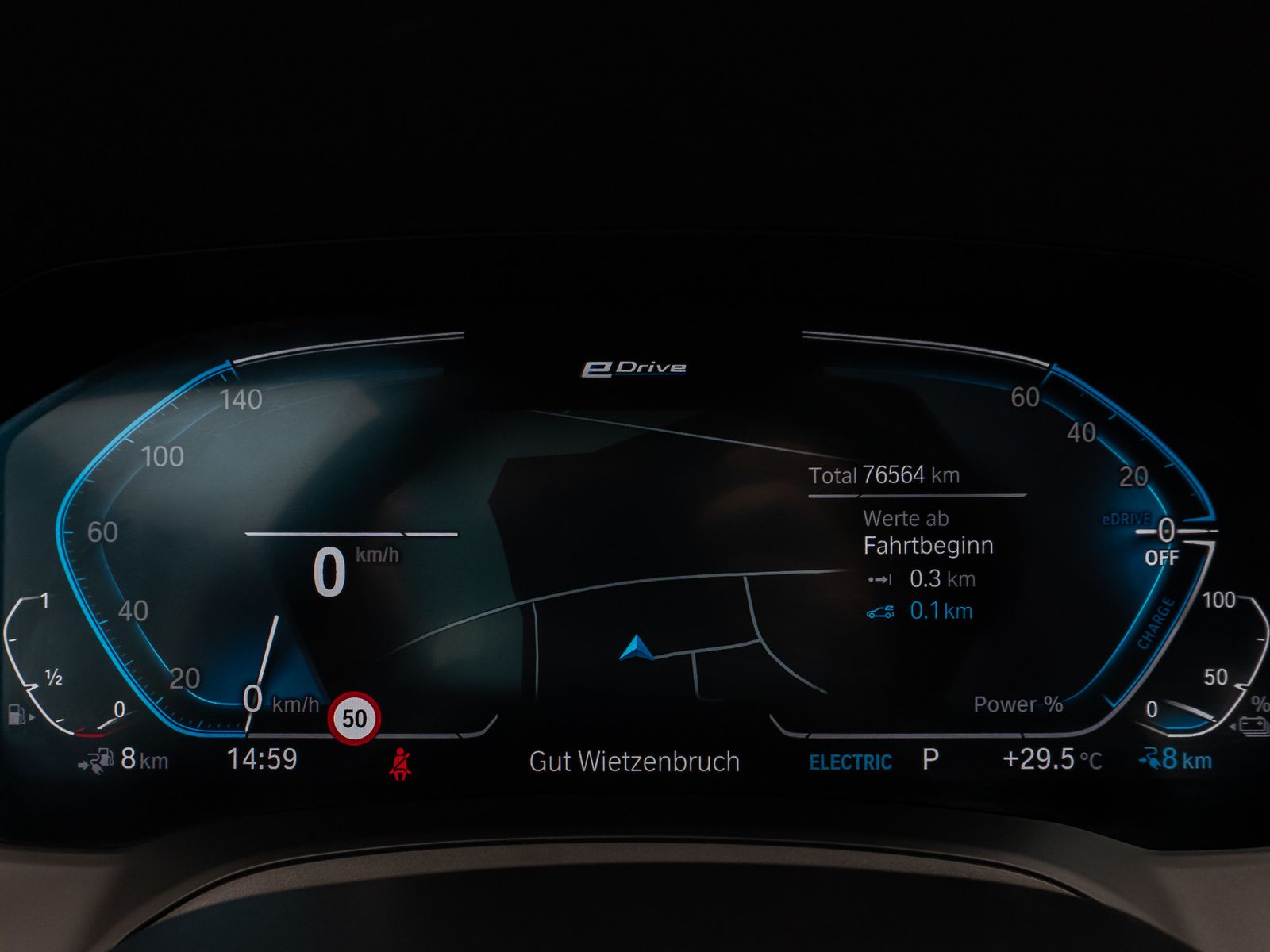 Fahrzeugabbildung BMW 330e Kamera DAB CockPitPr DrivAssis Alarm Sport