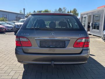 Mercedes E 220 - 8