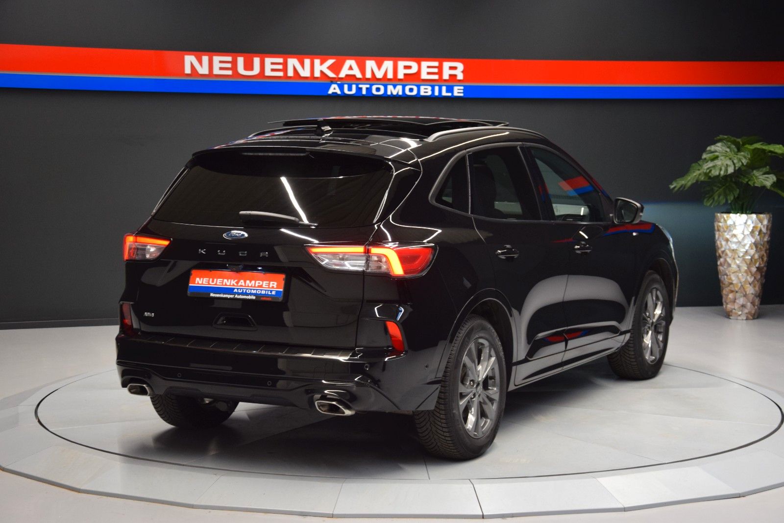 Fahrzeugabbildung Ford Kuga ST-Line X Pano HuD Leder ACC Kamera B&O Amb