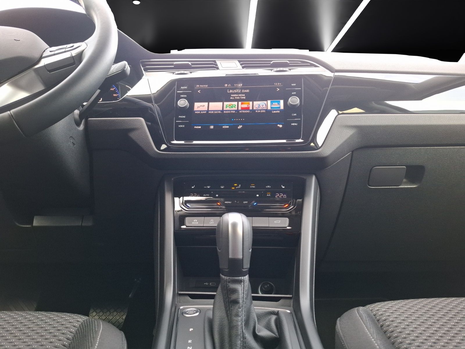 Fahrzeugabbildung Volkswagen Touran TSI Comfortline DSG R-Line LED Navi AID A