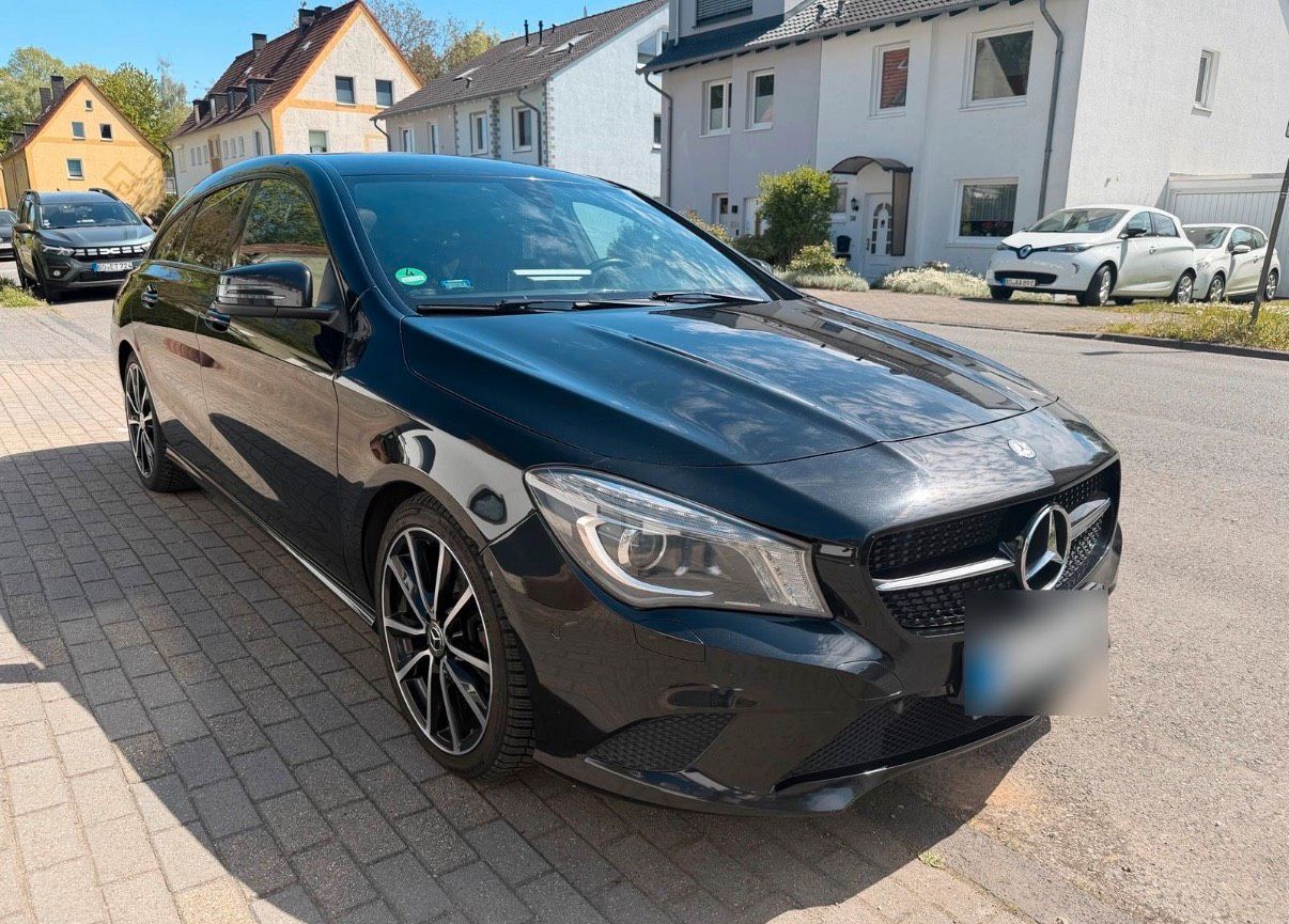 MERCEDES-BENZ CLA 220 Shooting Brake