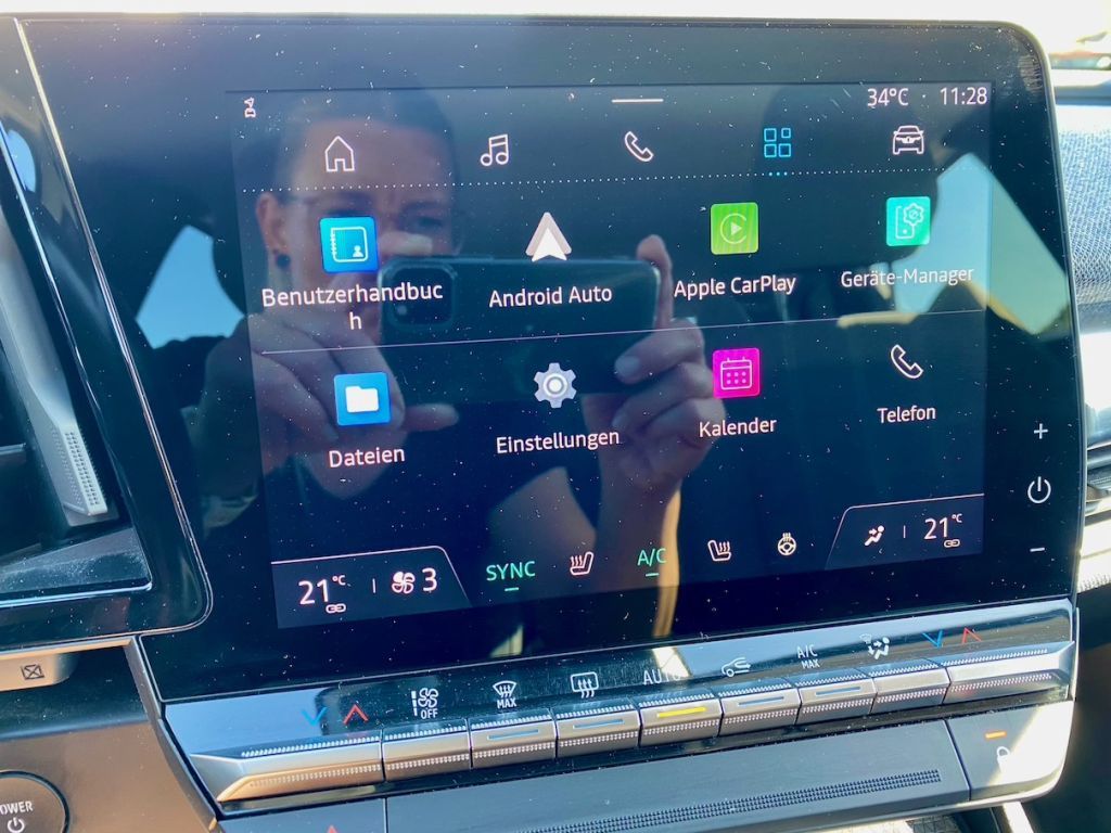 Fahrzeugabbildung Renault Megane E-TECH EV40 AAC SHZ CARPLAY LED KAMERA