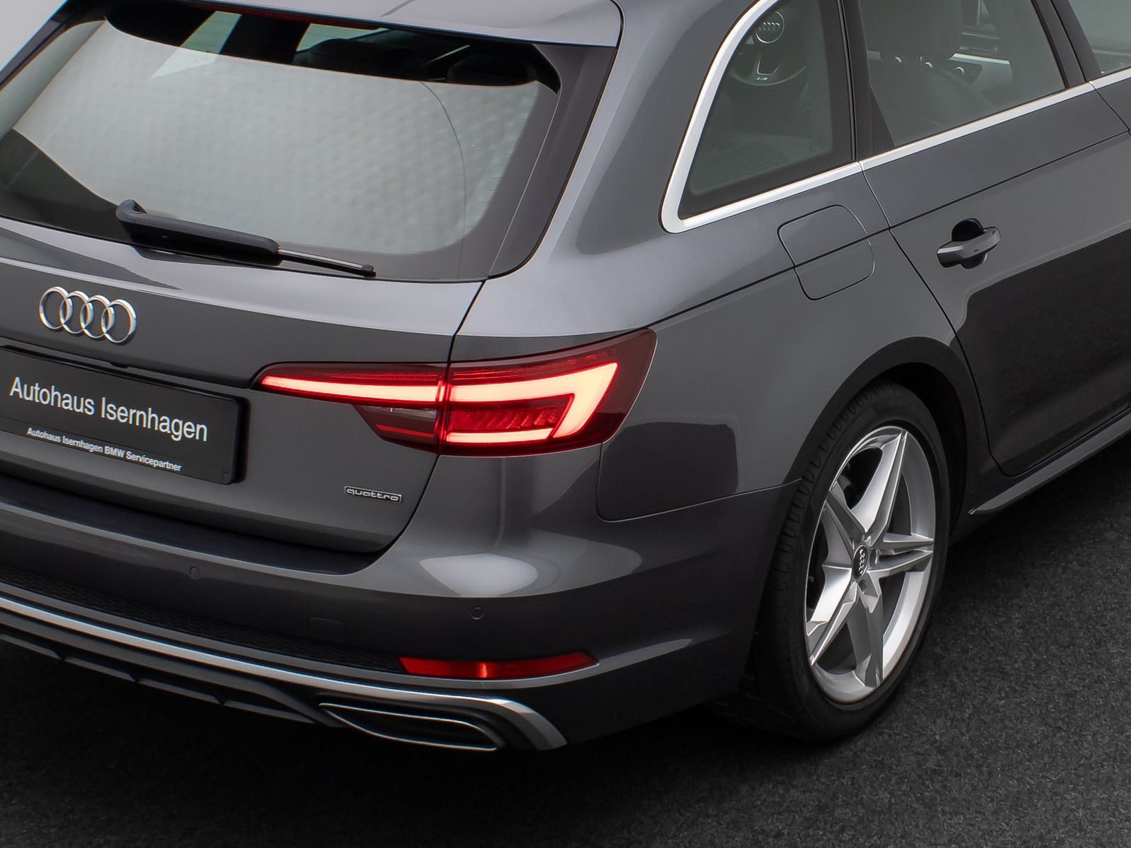 Fahrzeugabbildung Audi A4 quattro SLine Kamera DAB Massage Panorama 18"