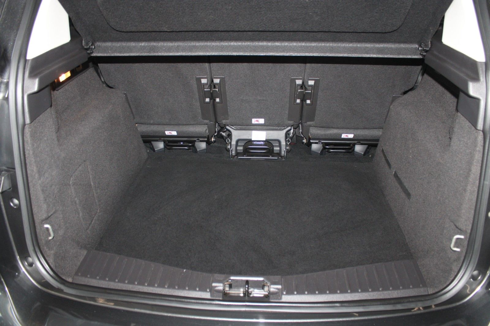 Fahrzeugabbildung Ford C-Max 1,5 Titanium Automatik NAVI AHK WinterPak