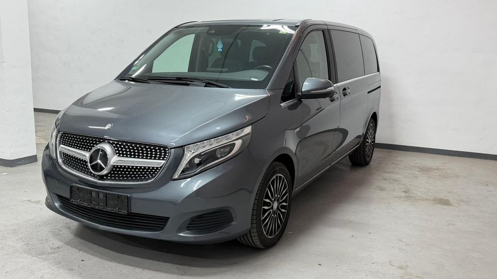 Image of Mercedes-Benz V 220