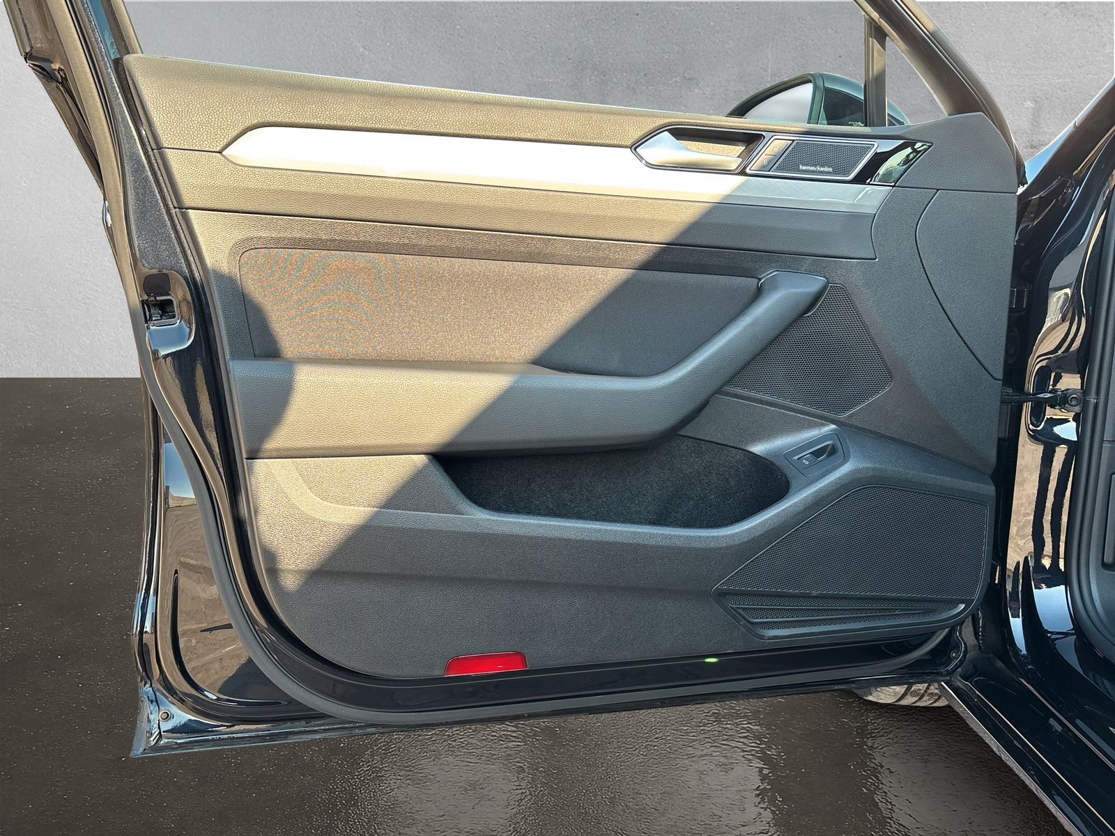 Fahrzeugabbildung Volkswagen Passat Variant Business 2.0 TDI DSG AHK App-Conn