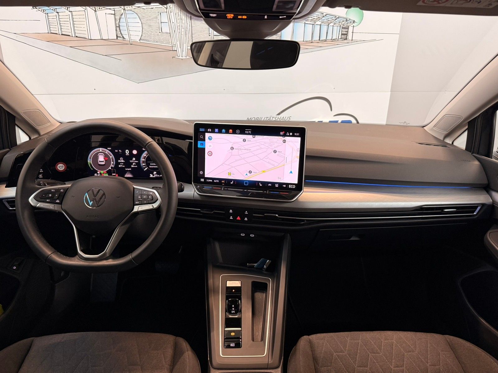 Fahrzeugabbildung Volkswagen Golf VIII 1.5 TSI eHybrid 150 kW Life +Navi +Kam